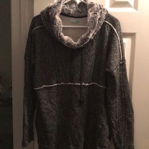 Maurice’s sz L. Furr collar sweater tunic